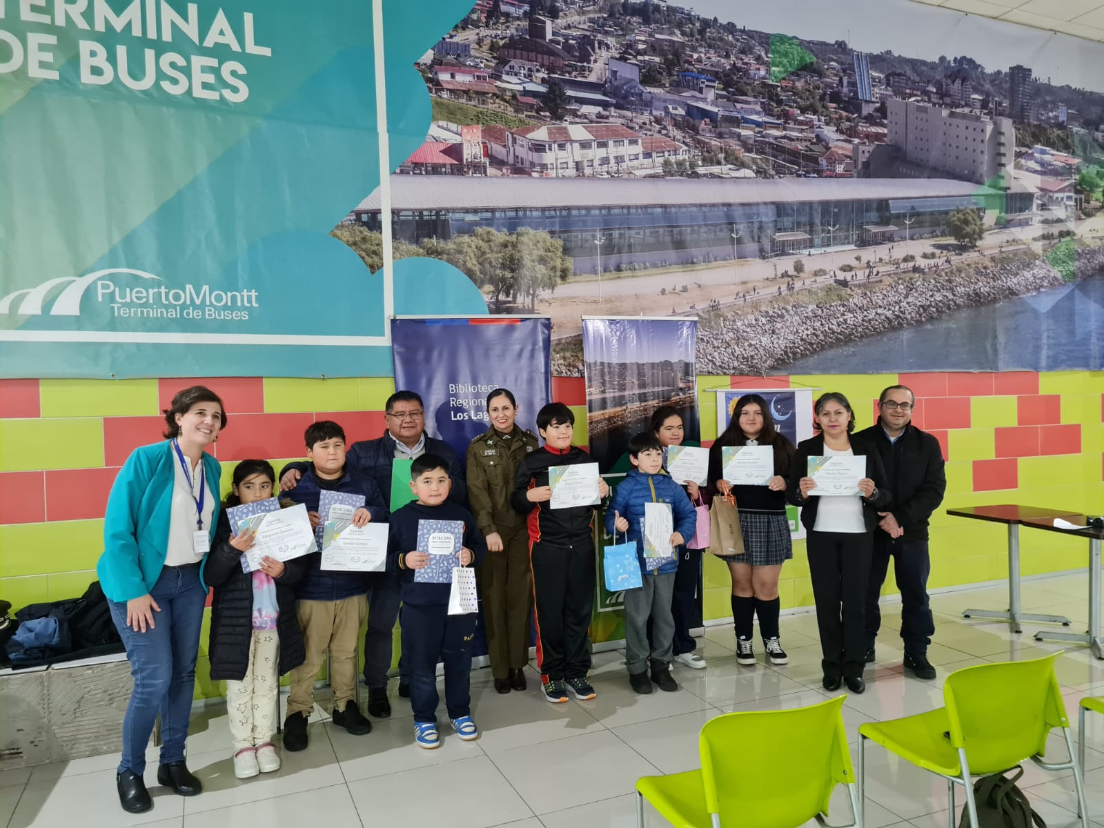 Terminal de Buses de Puerto Montt fue sede de emotiva premiación del concurso literario “El Carabinero ayuda y protege a la comunidad”